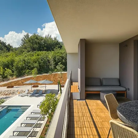 Oltremare Premium W/pool In *